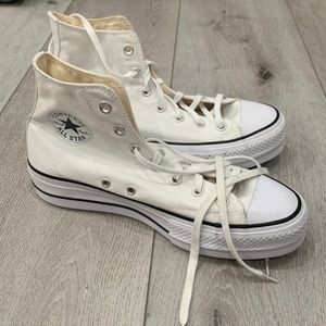 NWOT white platform high top Converse size 9.5